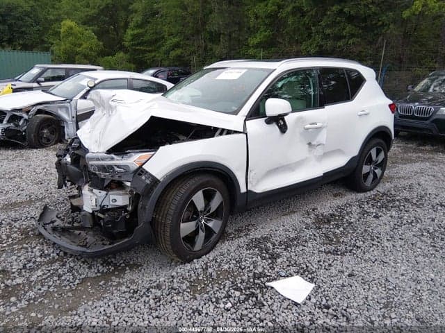 2020 VOLVO XC40 T4 MOMENTUM 2