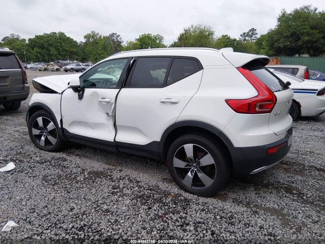 2020 VOLVO XC40 T4 MOMENTUM 3