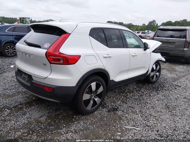 2020 VOLVO XC40 T4 MOMENTUM 4