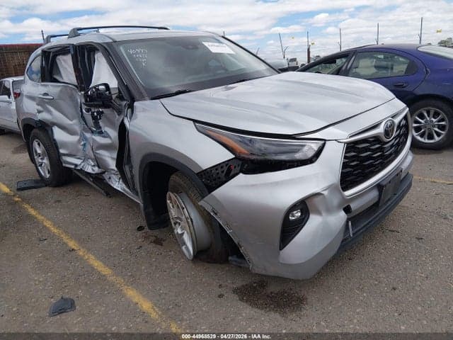 2022 TOYOTA HIGHLANDER LE