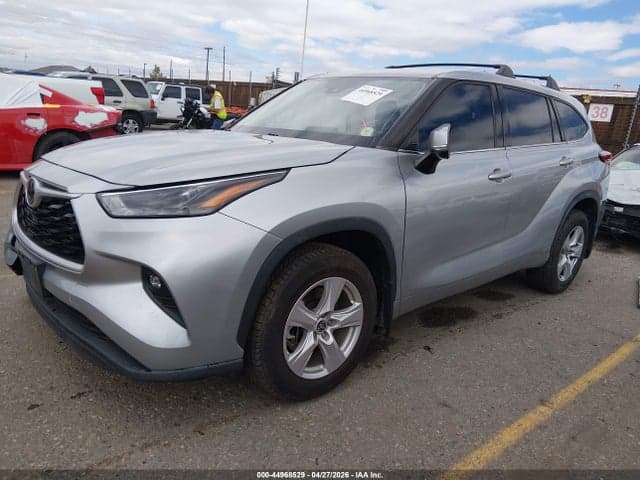 2022 TOYOTA HIGHLANDER LE 2
