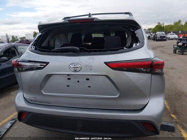 2022 TOYOTA HIGHLANDER LE 17