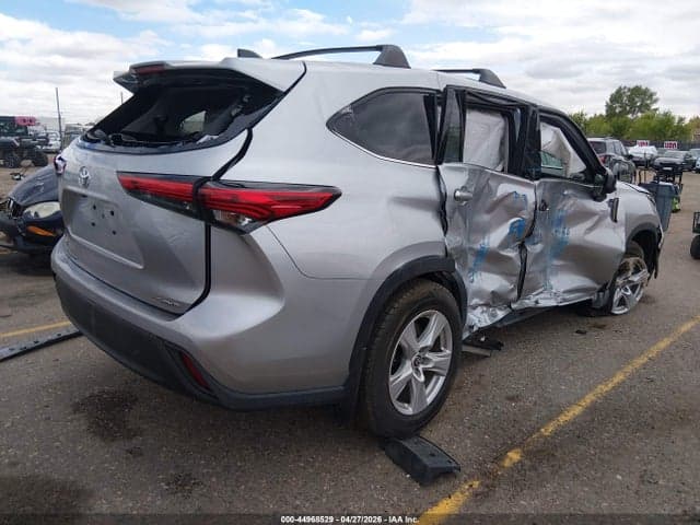 2022 TOYOTA HIGHLANDER LE 4