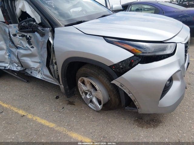 2022 TOYOTA HIGHLANDER LE 6