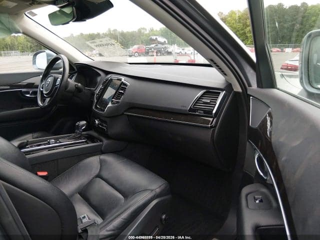 2018 VOLVO XC90 T5 MOMENTUM 5