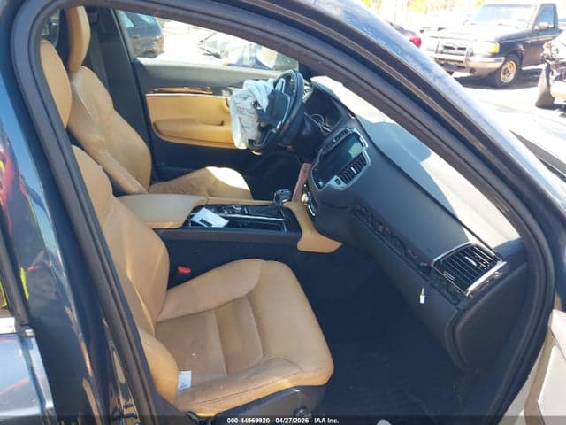 2018 VOLVO XC90 T6 MOMENTUM 6