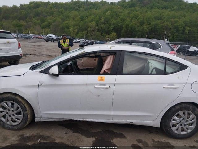 2019 HYUNDAI ELANTRA SE 14