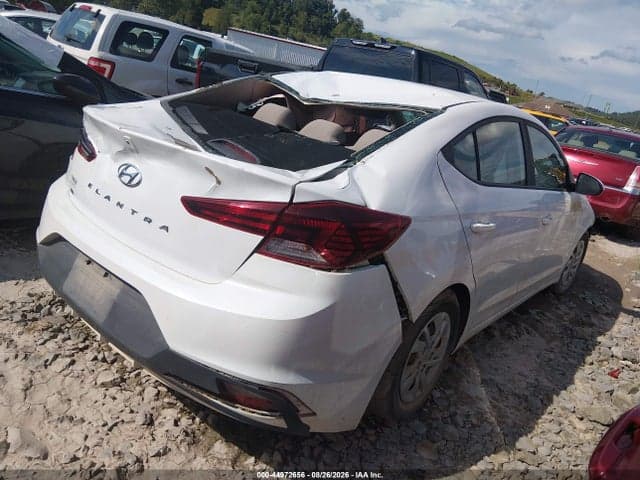 2019 HYUNDAI ELANTRA SE 4