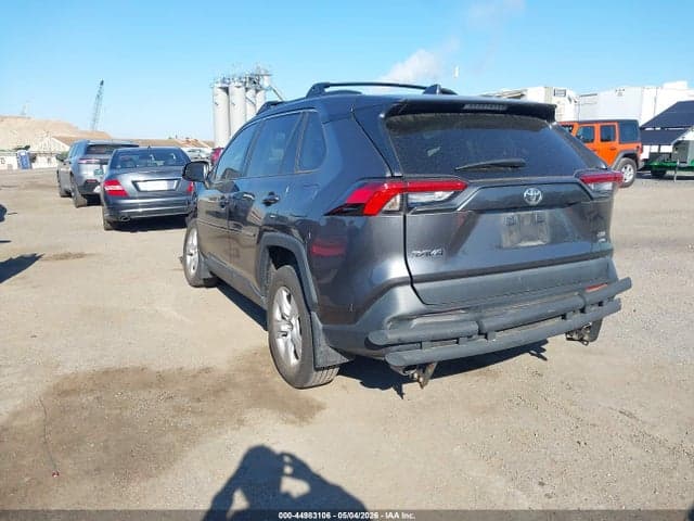 2021 TOYOTA RAV4 XLE 3