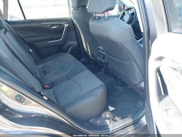 2021 TOYOTA RAV4 XLE 8