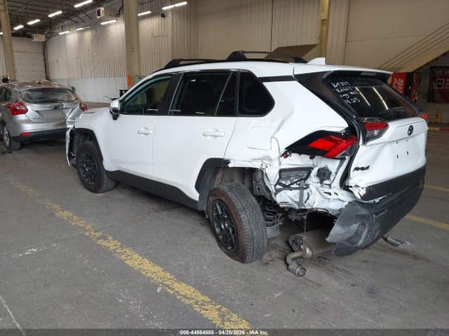 2024 TOYOTA RAV4 XLE 3