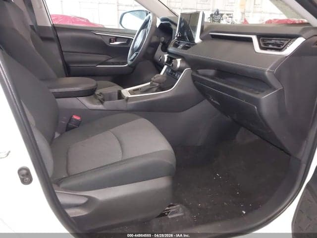 2024 TOYOTA RAV4 XLE 5