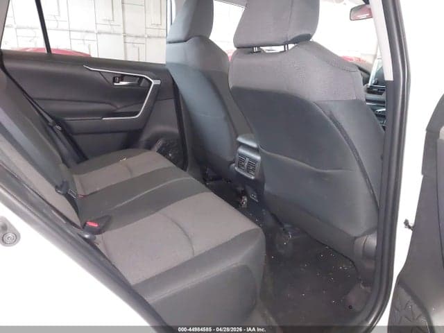 2024 TOYOTA RAV4 XLE 8