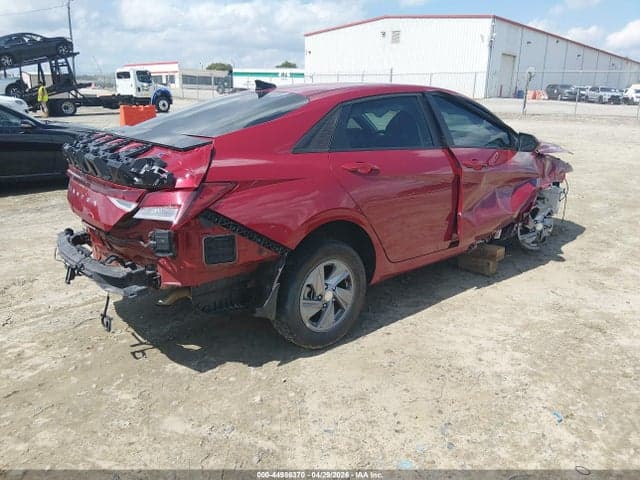 2025 HYUNDAI ELANTRA SE 4