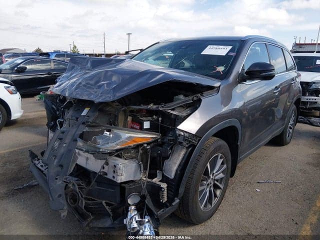 2019 TOYOTA HIGHLANDER XLE 2