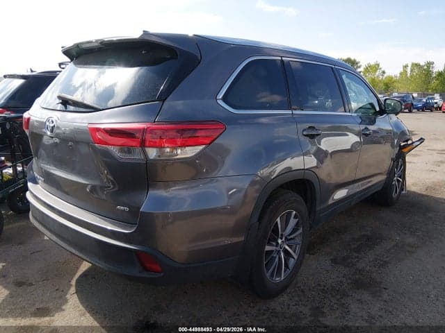 2019 TOYOTA HIGHLANDER XLE 4