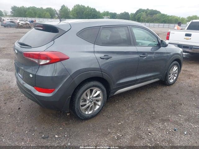 2017 HYUNDAI TUCSON SE 4