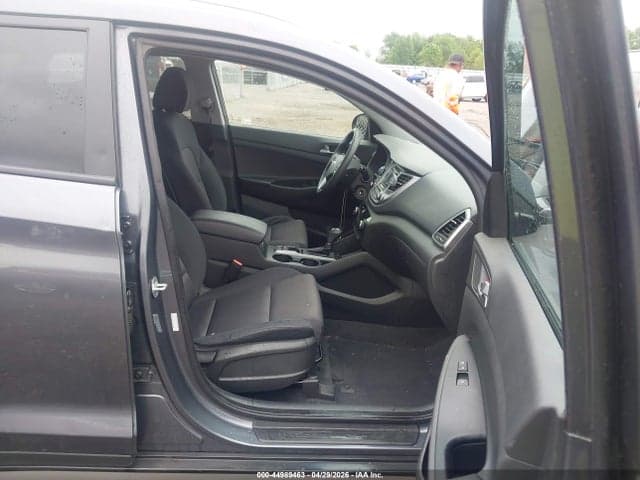 2017 HYUNDAI TUCSON SE 5