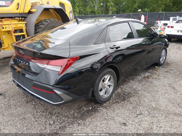 2025 HYUNDAI ELANTRA SE 4