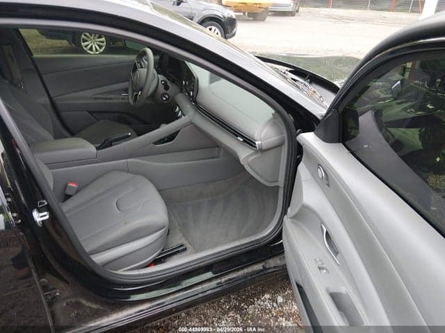 2025 HYUNDAI ELANTRA SE 5