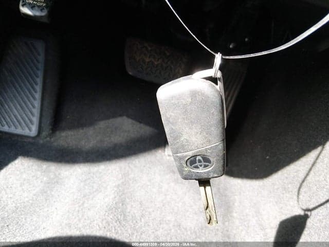 2019 TOYOTA CAMRY SE 11