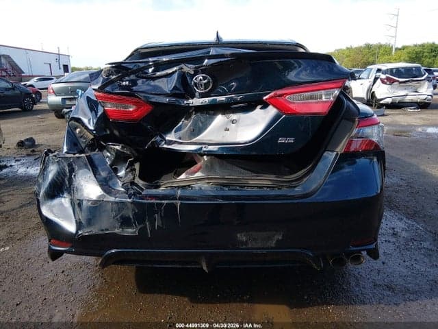 2019 TOYOTA CAMRY SE 16