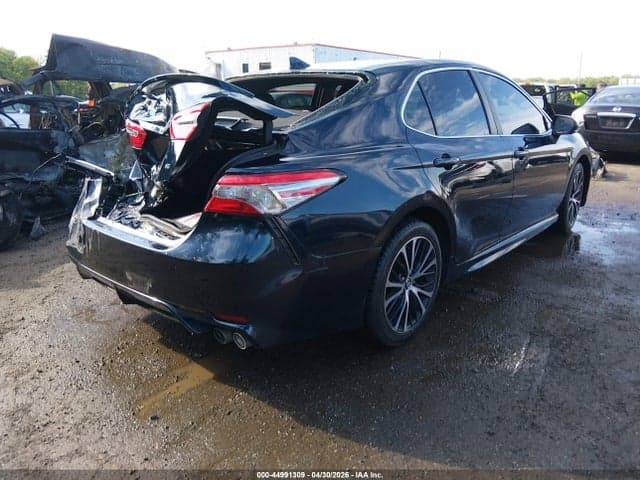 2019 TOYOTA CAMRY SE 4