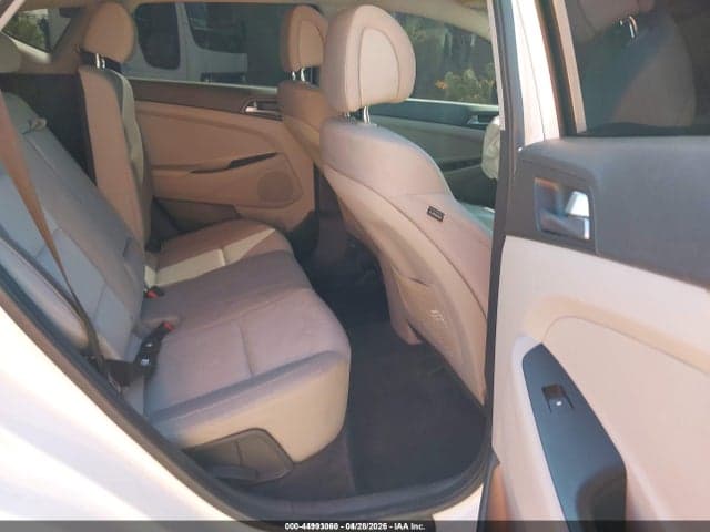 2016 HYUNDAI TUCSON SE 8
