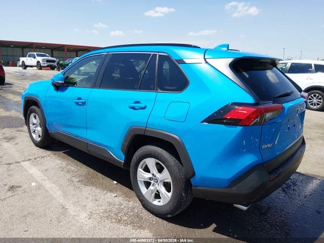 2021 TOYOTA RAV4 XLE 3