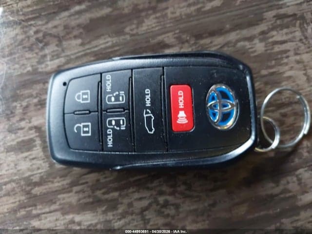 2025 TOYOTA SIENNA PLATINUM 11