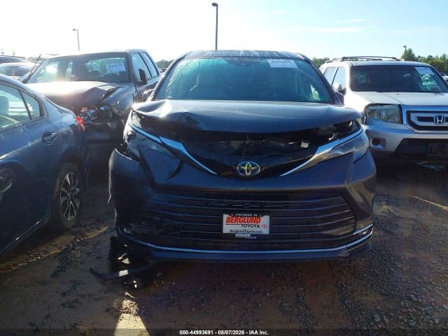 2025 TOYOTA SIENNA PLATINUM 12