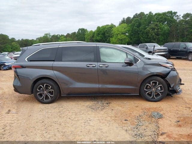 2025 TOYOTA SIENNA PLATINUM 13