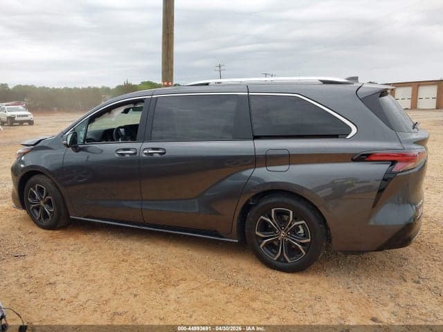 2025 TOYOTA SIENNA PLATINUM 14
