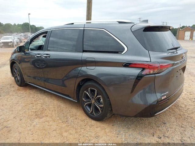 2025 TOYOTA SIENNA PLATINUM 3