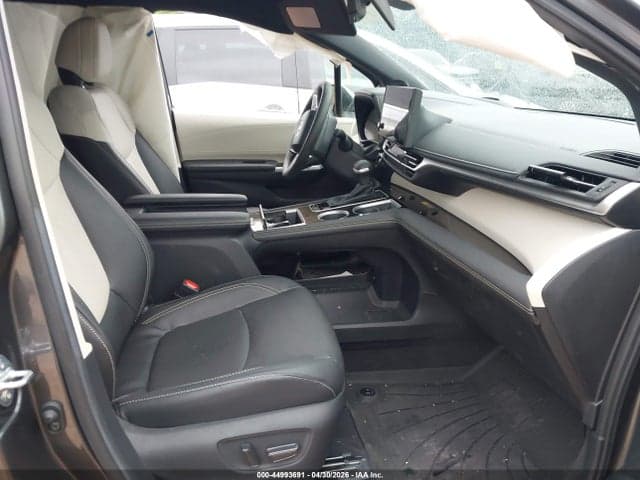 2025 TOYOTA SIENNA PLATINUM 5