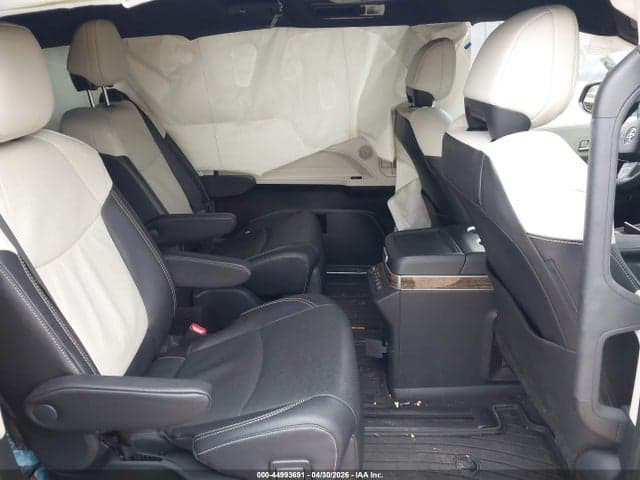 2025 TOYOTA SIENNA PLATINUM 8