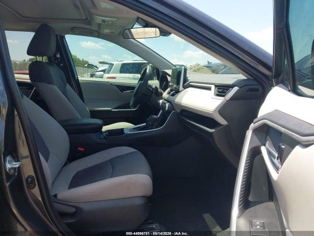 2024 TOYOTA RAV4 XLE 5