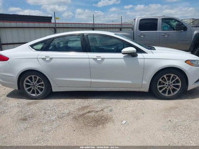 2017 FORD FUSION SE 13