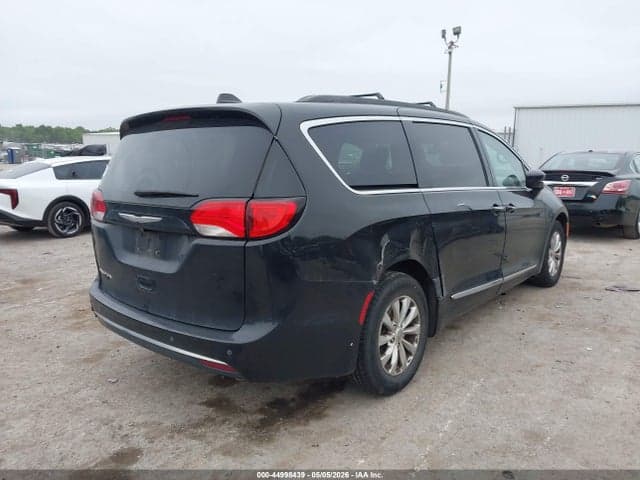 2017 CHRYSLER PACIFICA TOURING-L 4