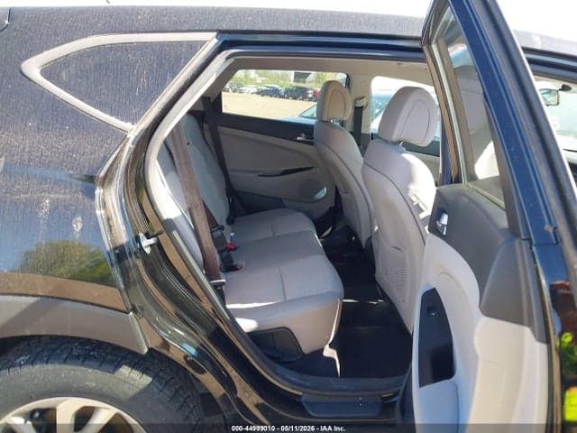 2018 HYUNDAI TUCSON SE 8