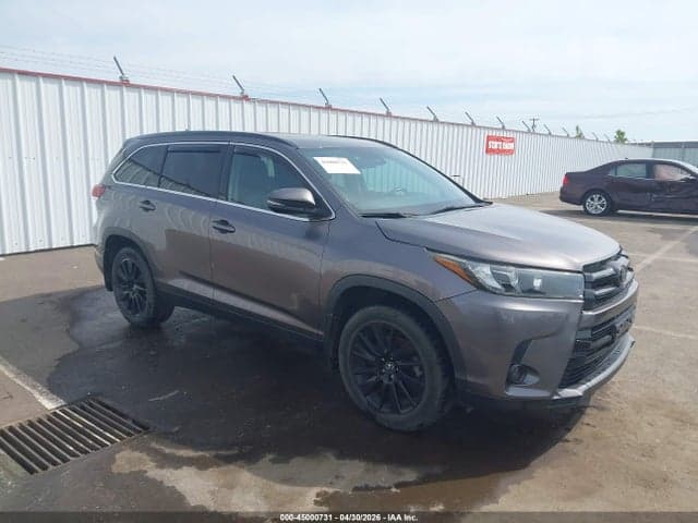 2019 TOYOTA HIGHLANDER SE 1