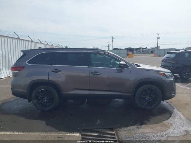 2019 TOYOTA HIGHLANDER SE 13