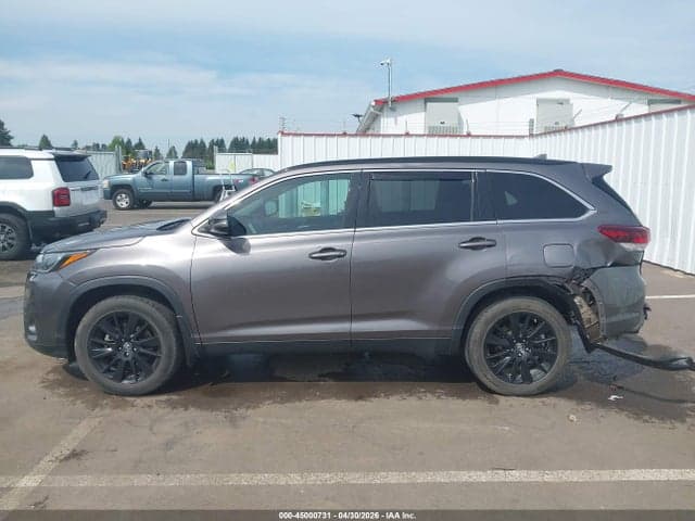 2019 TOYOTA HIGHLANDER SE 14