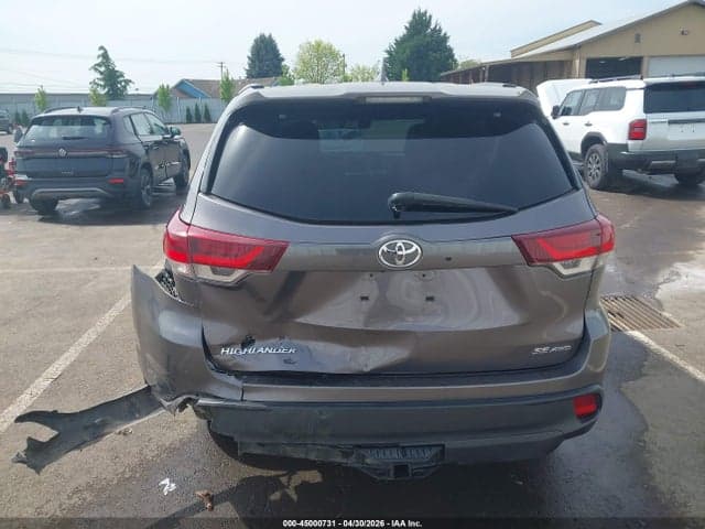 2019 TOYOTA HIGHLANDER SE 16