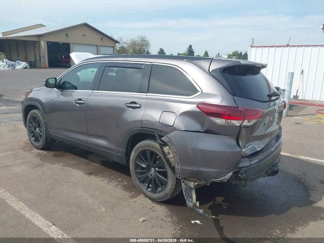 2019 TOYOTA HIGHLANDER SE 3