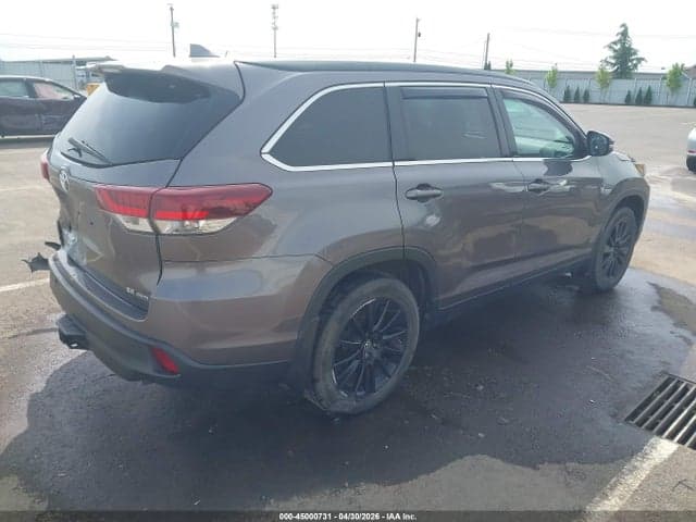 2019 TOYOTA HIGHLANDER SE 4