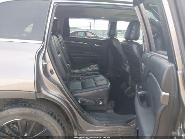 2019 TOYOTA HIGHLANDER SE 8