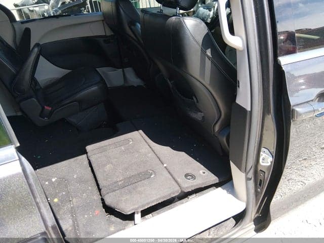 2020 CHRYSLER VOYAGER LXI 8