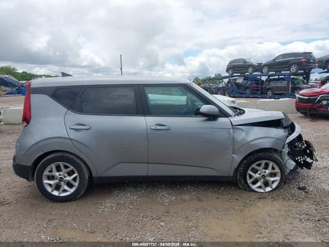 2022 KIA SOUL S 13