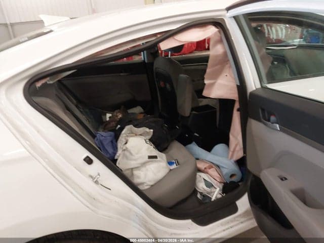 2017 HYUNDAI ELANTRA SE 8
